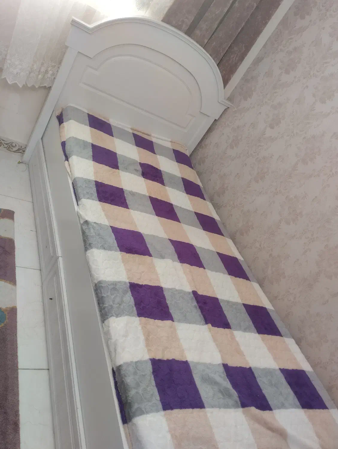 تخت تک نفره سفید|تخت و صندلی بچه|اسلام‌شهر, صادقیه|دیوار