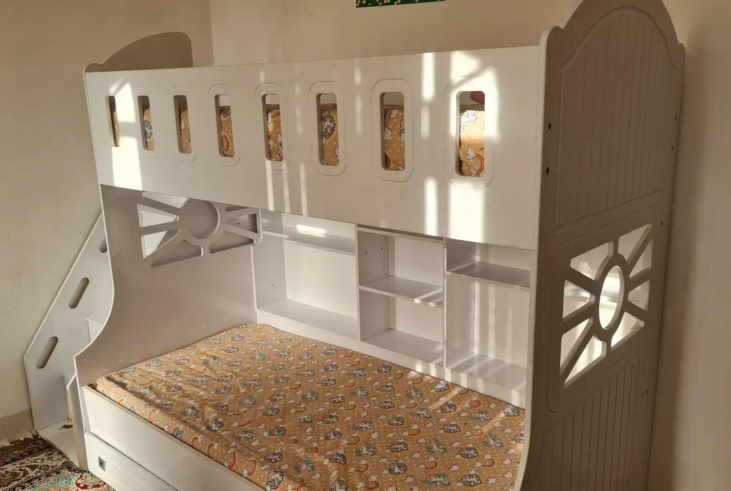 تخت دوطبقه|تخت و سرویس خواب|مرودشت, فاز دوم شهرک فرهنگیان|دیوار