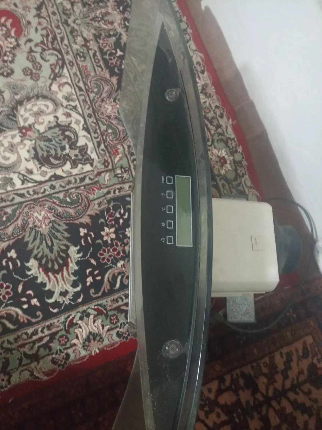 یک عدد حود کارگردع در حد نو|هود|صوفیان, |دیوار