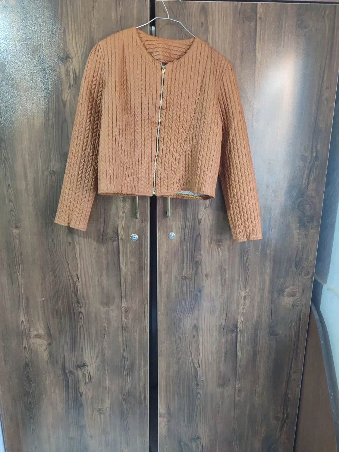 کیف بوفالو|کیف، کفش، کمربند|اصفهان, خانه اصفهان|دیوار