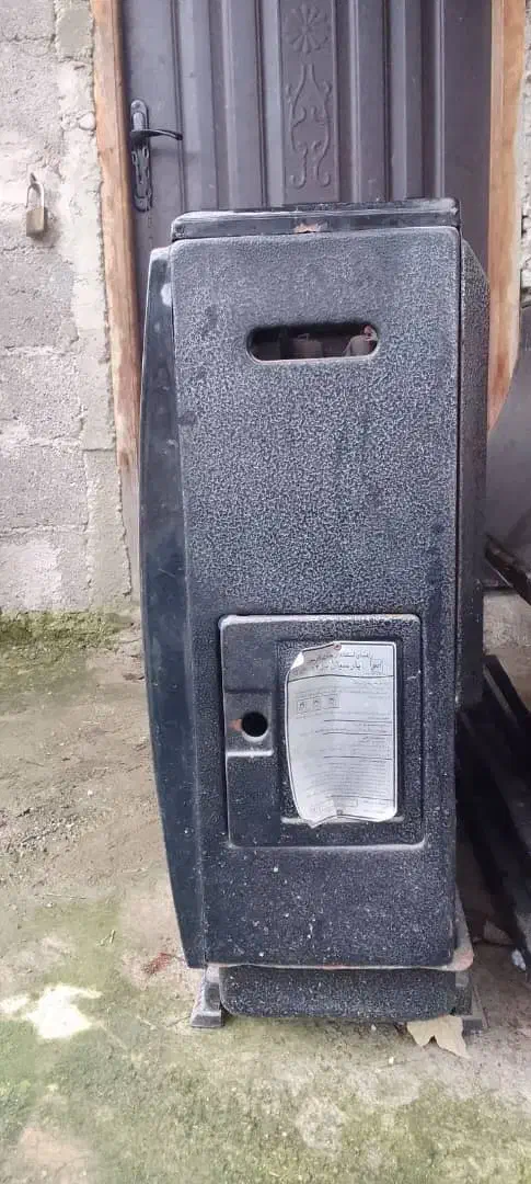 بخاری و درب اتاق همراه چهارچوب|بخاری، هیتر، شومینه|فومن, |دیوار