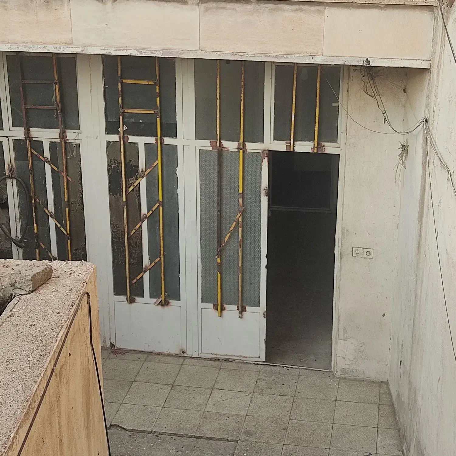 ۱۲۰مترکارگاه خیاطی یا تولیدی بهر خیابان اصلی همکف|اجارهٔ مغازه و غرفه|تهران, خزانه|دیوار