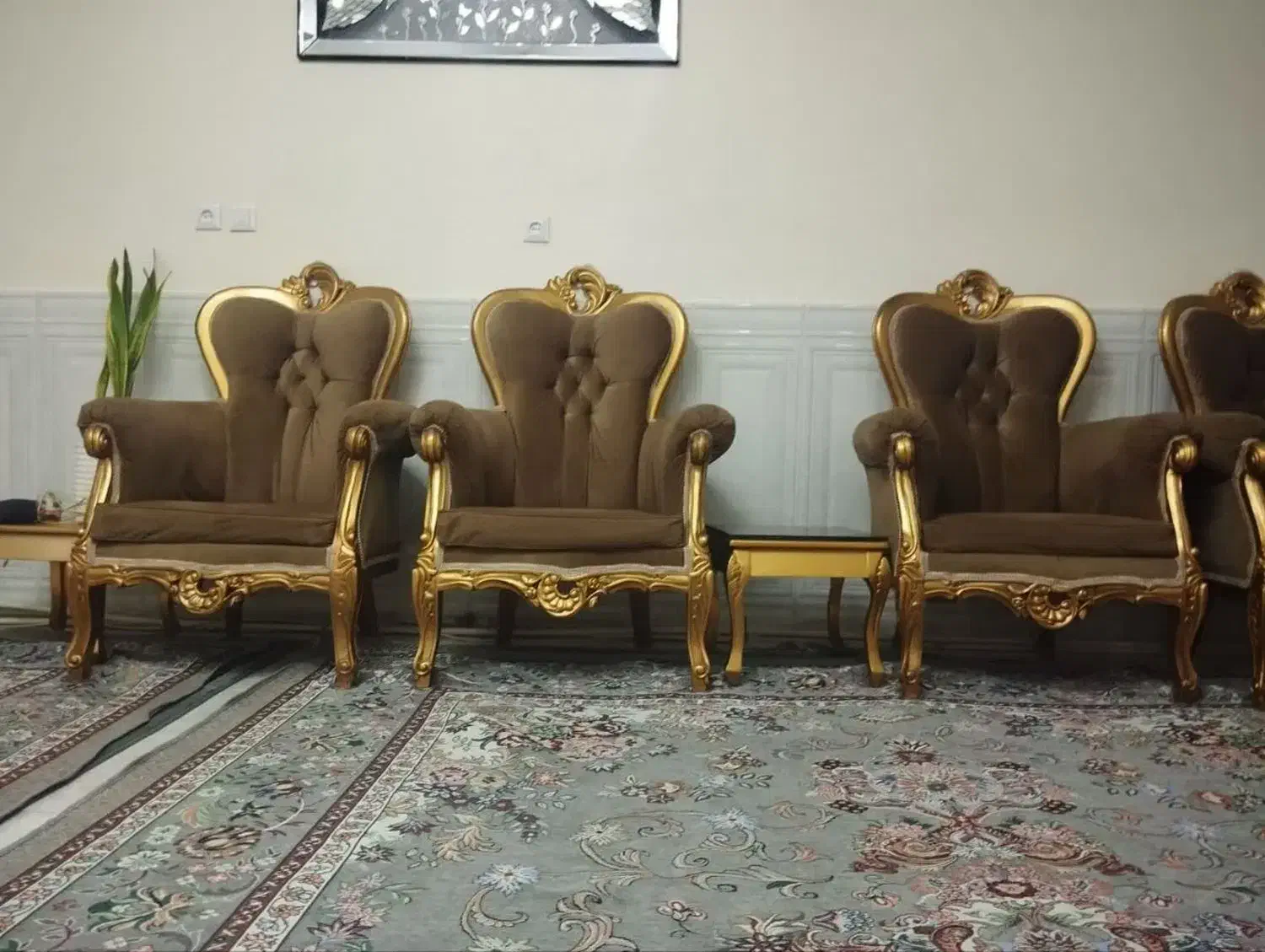 مبلمان 9 نفره چوب گردو به همراه جلو مبلی و عسلی|مبلمان خانگی و میز عسلی|بهارستان, |دیوار