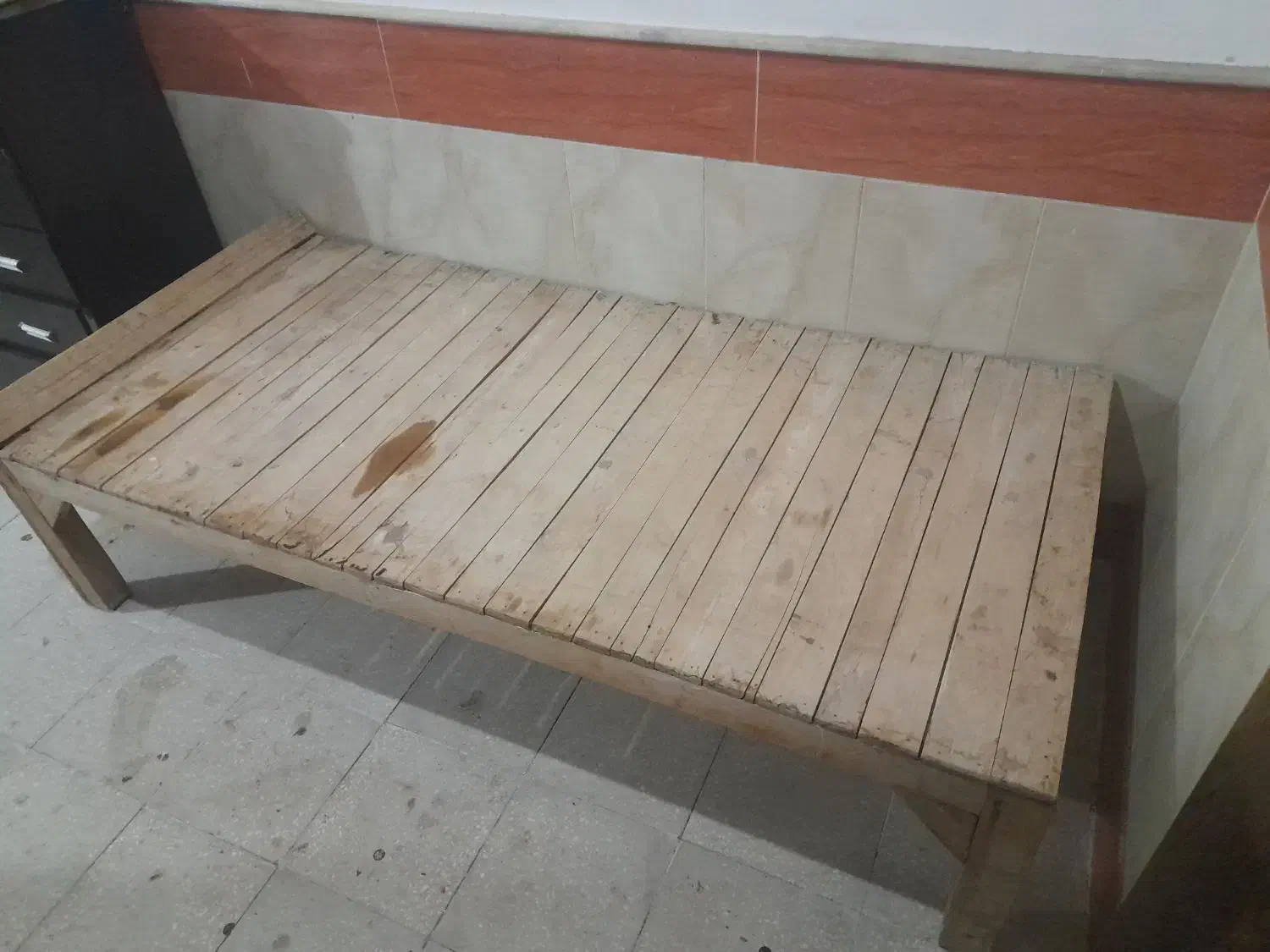 تخت چوبی سنتی کلا ۶ ماه خریدیم  بدون پوسیدگی|مبلمان خانگی و میز عسلی|قم, جمکران|دیوار