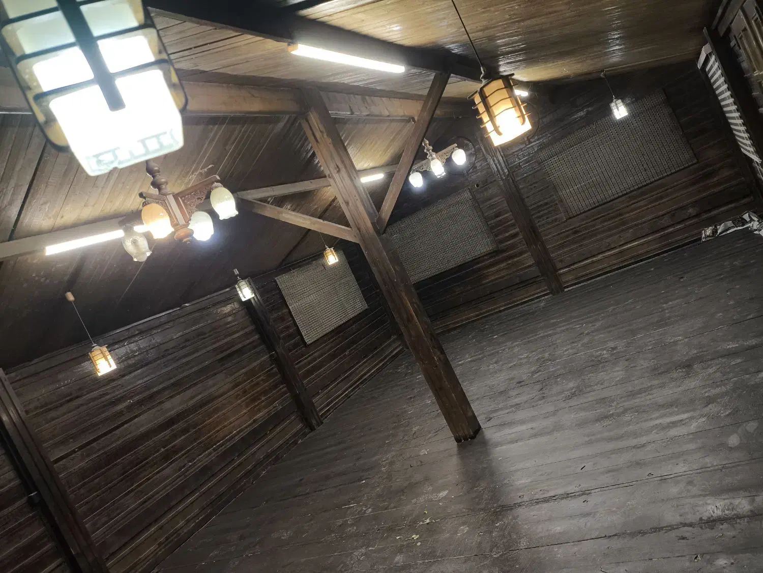 اجاره کلبه چوبی روزانه رباط کریم|اجارهٔ کوتاهمدت ویلا و باغ|رباطکریم, شهرستانک|دیوار