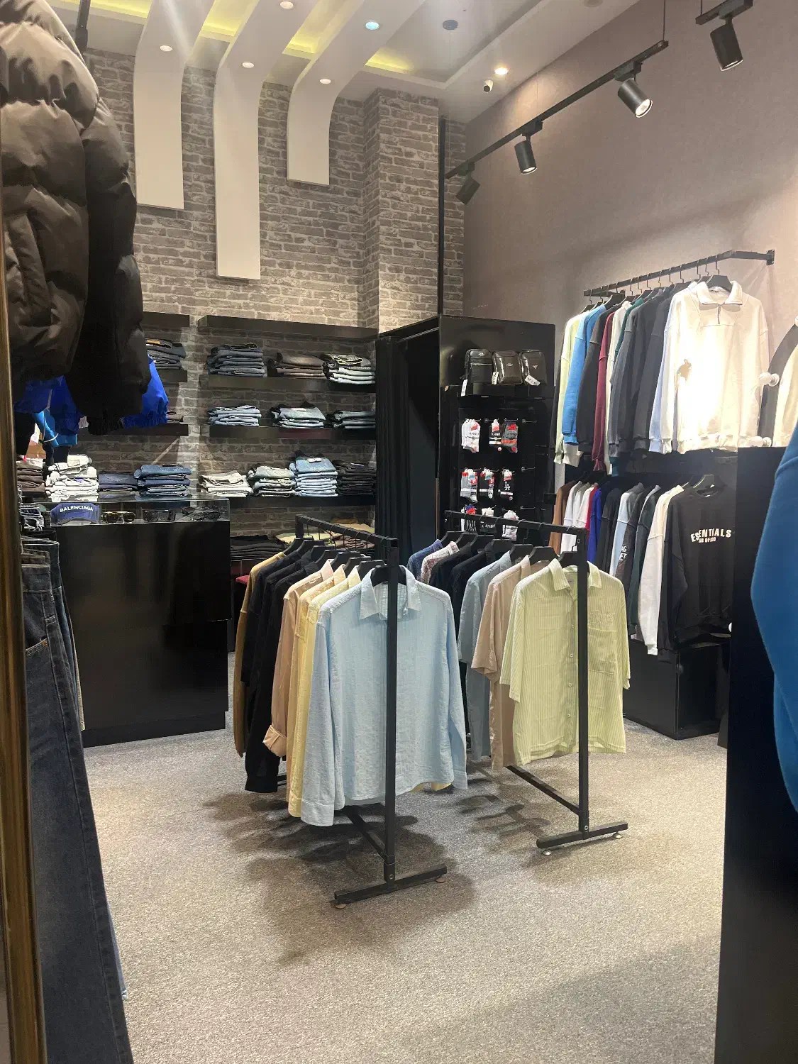 فروشنده بوتیک مردانه|استخدام بازاریابی و فروش|بندر انزلی, پردیس|دیوار