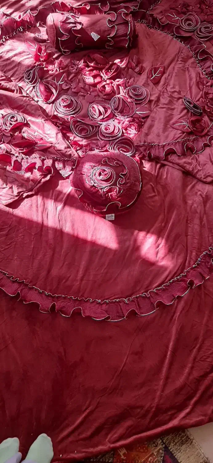 روتختی|رختخواب، بالش، پتو|برخوار, |دیوار