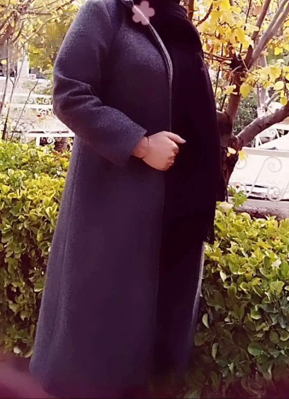 پالتو طوسی فری|لباس|قم, انسجام|دیوار