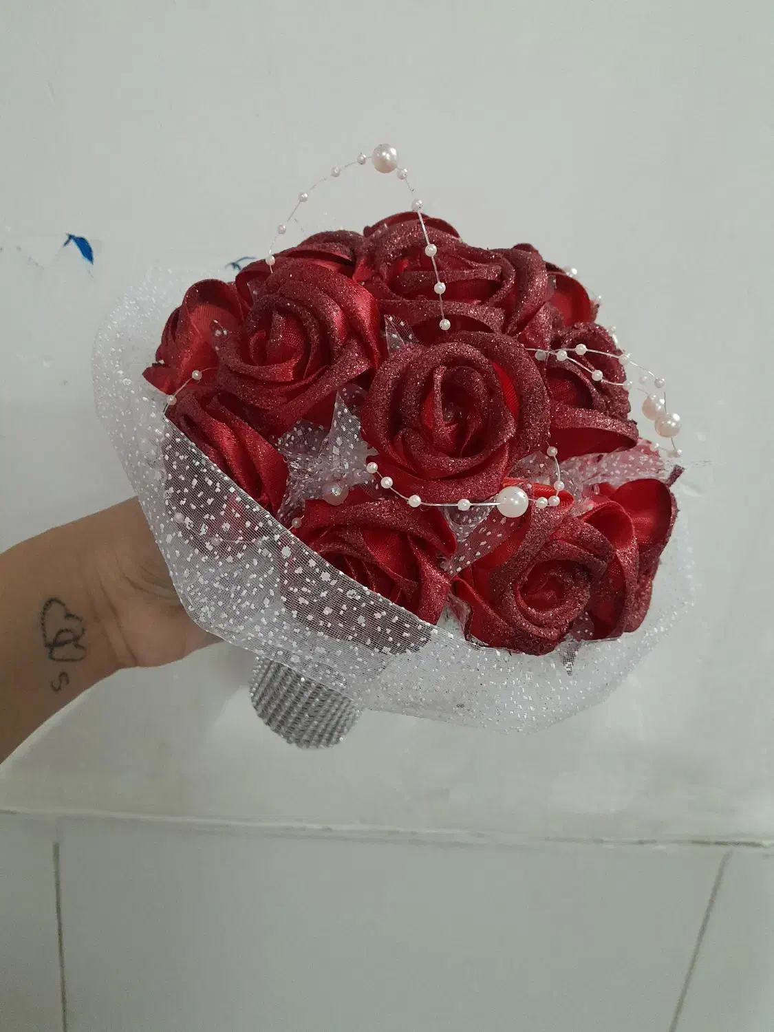 دسته گل عروس رز قرمز|گل مصنوعی|یزد, |دیوار
