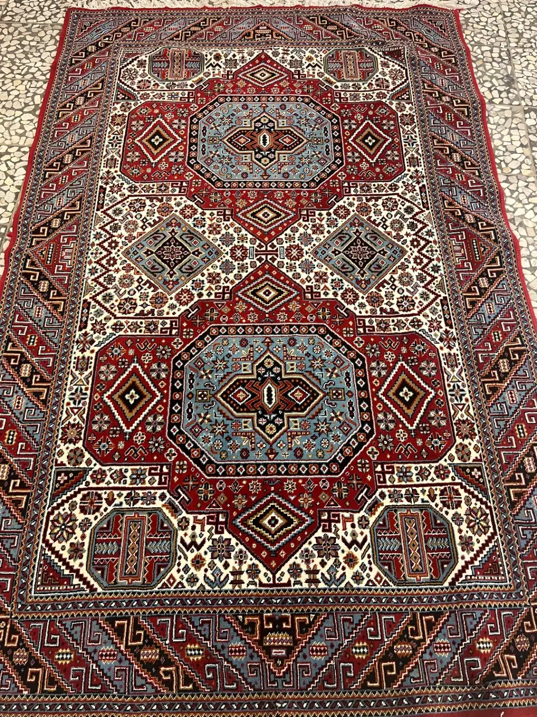 دو تخته فرش جفت هر کدام به ابعاد ۱/۵ در ۲/۲۰ متر|فرش|اصفهان, خانه اصفهان|دیوار