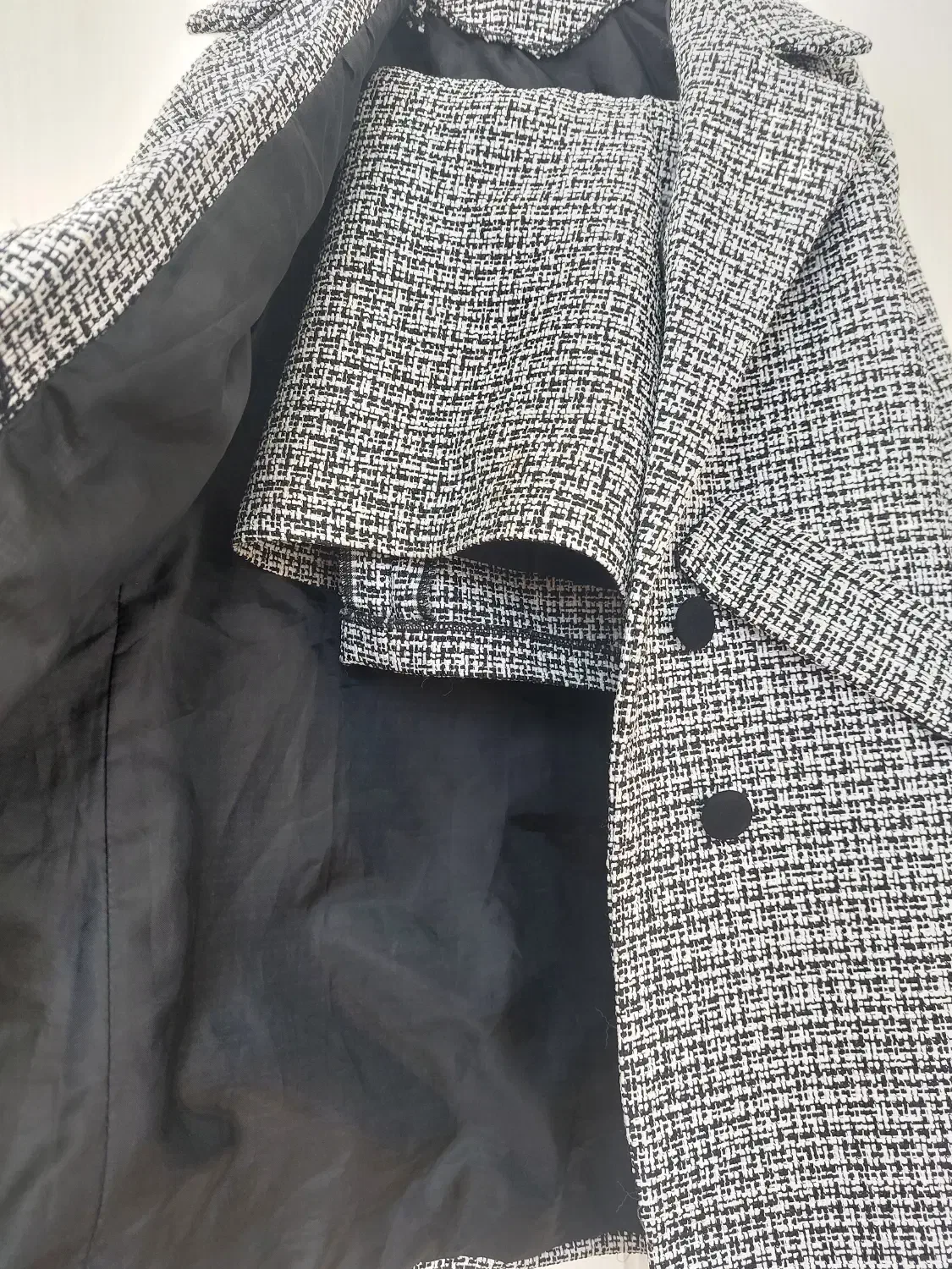 کت دامن|لباس|بیجار, |دیوار