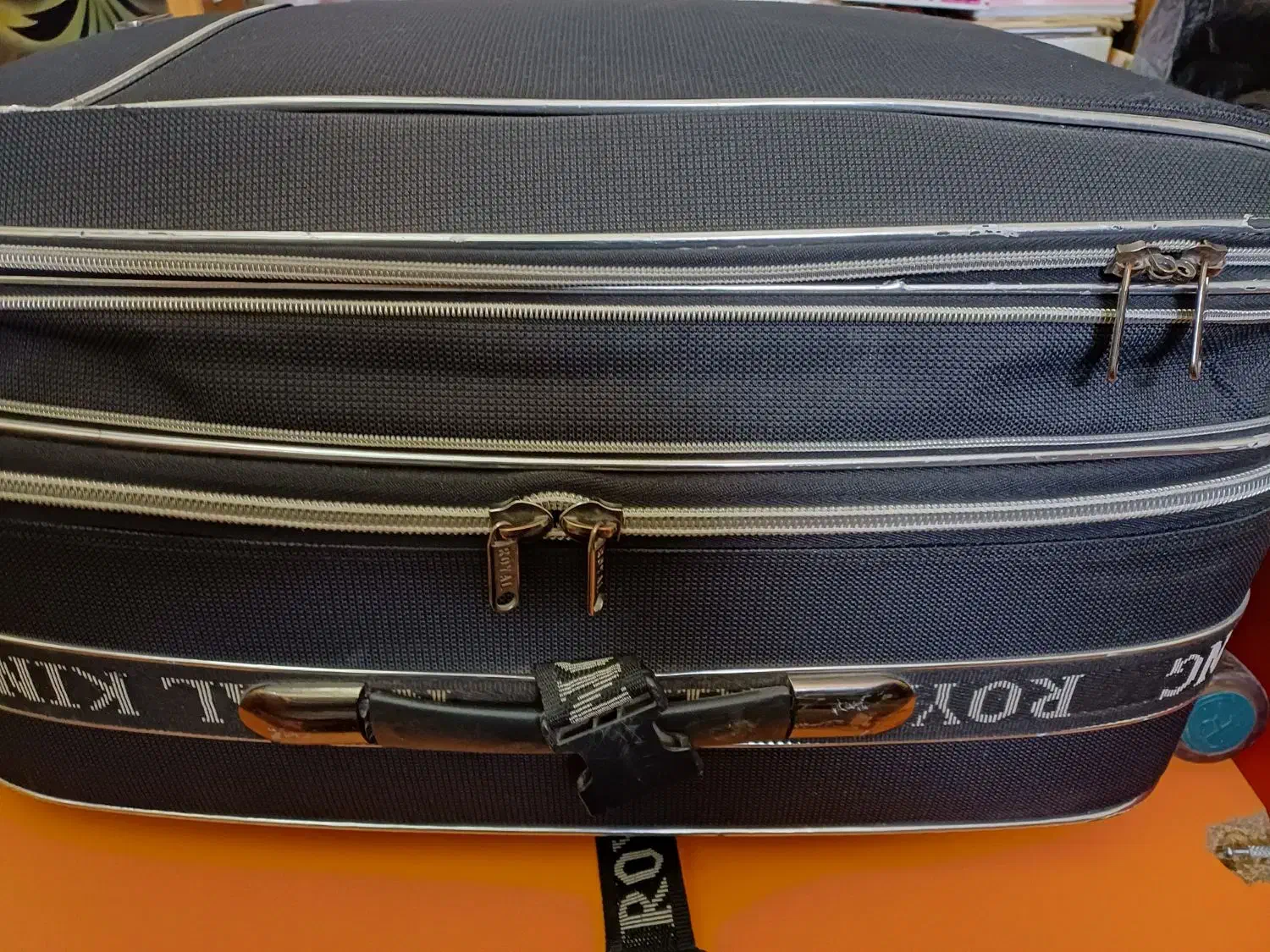 تعدادی ساک مسافرتی|کیف، کفش، کمربند|قم, چهار مردان|دیوار