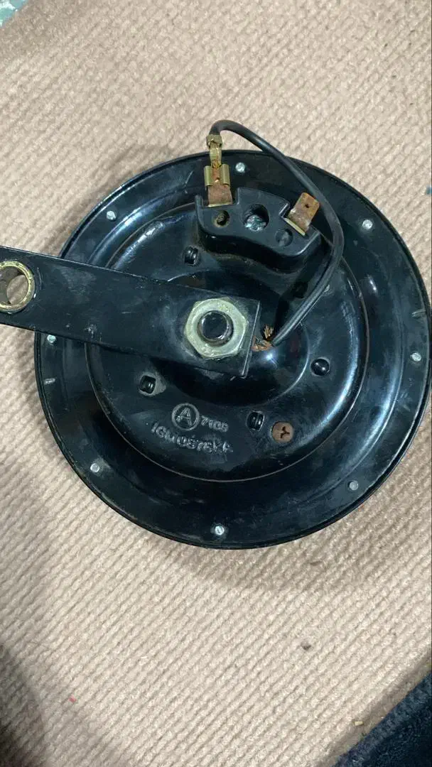 بوق ۱۰۱۱ درحد|قطعات یدکی و لوازم جانبی|آستانه اشرفیه, |دیوار