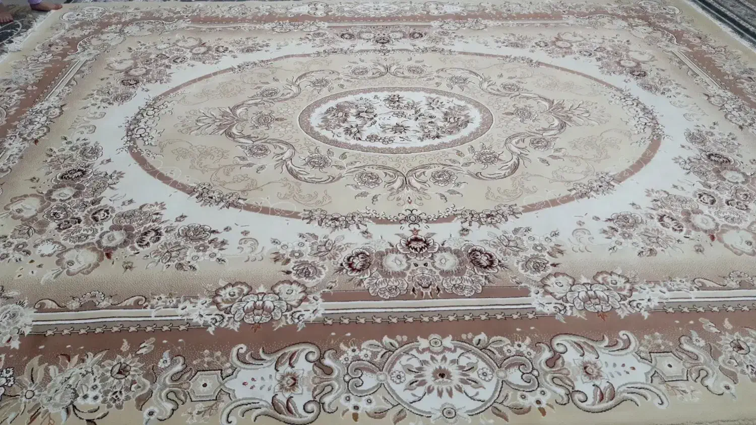 فرش کرمی ۱۲متری و۶متری کاملا سالم|فرش|قرچک, محمد آباد|دیوار