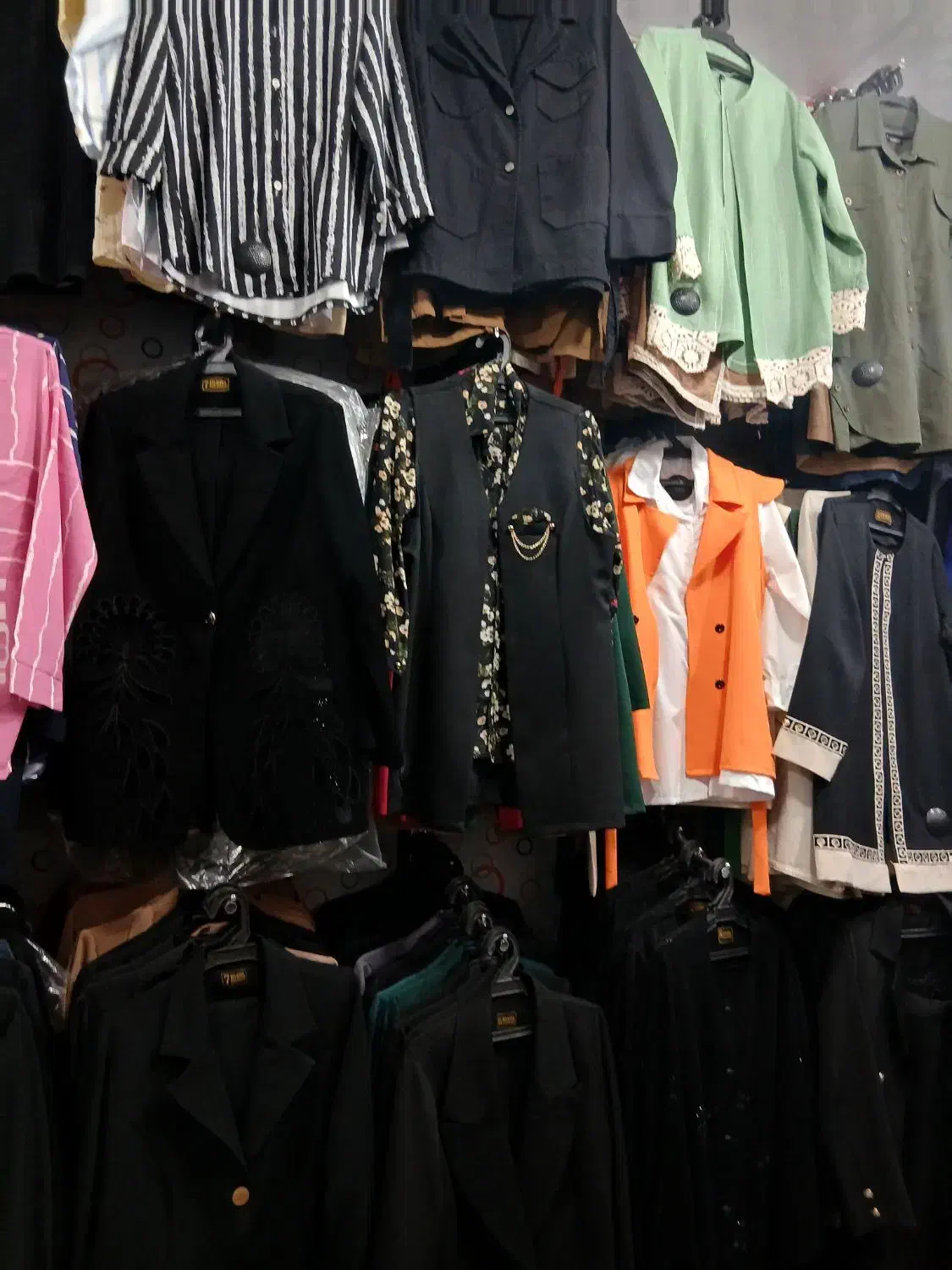 واگذاری پوشاک مدروزبه علت تغییر شغل|لباس|جیرفت, |دیوار