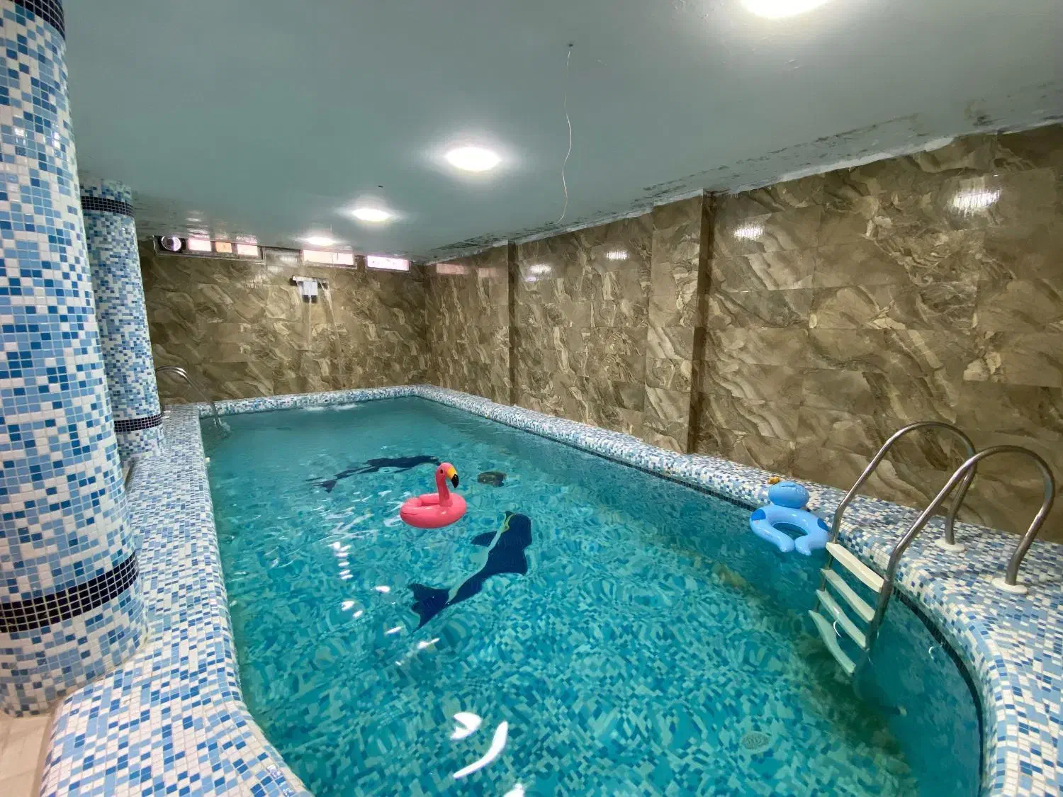 ویلایی / استخر دار / سونا / بیلیارد|اجارهٔ کوتاهمدت ویلا و باغ|کیش, |دیوار