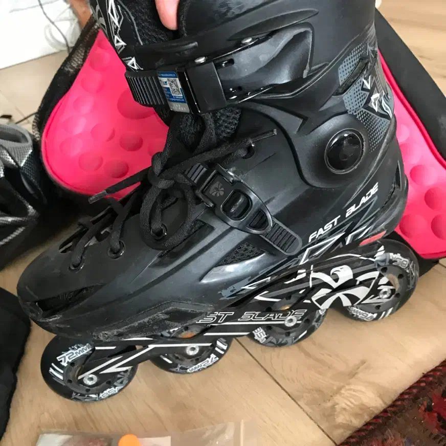 اسکیت فست بلید با کلاه وکیف زانوبند ومچ بند|دوچرخه، اسکیت، اسکوتر|تهران, ازگل|دیوار