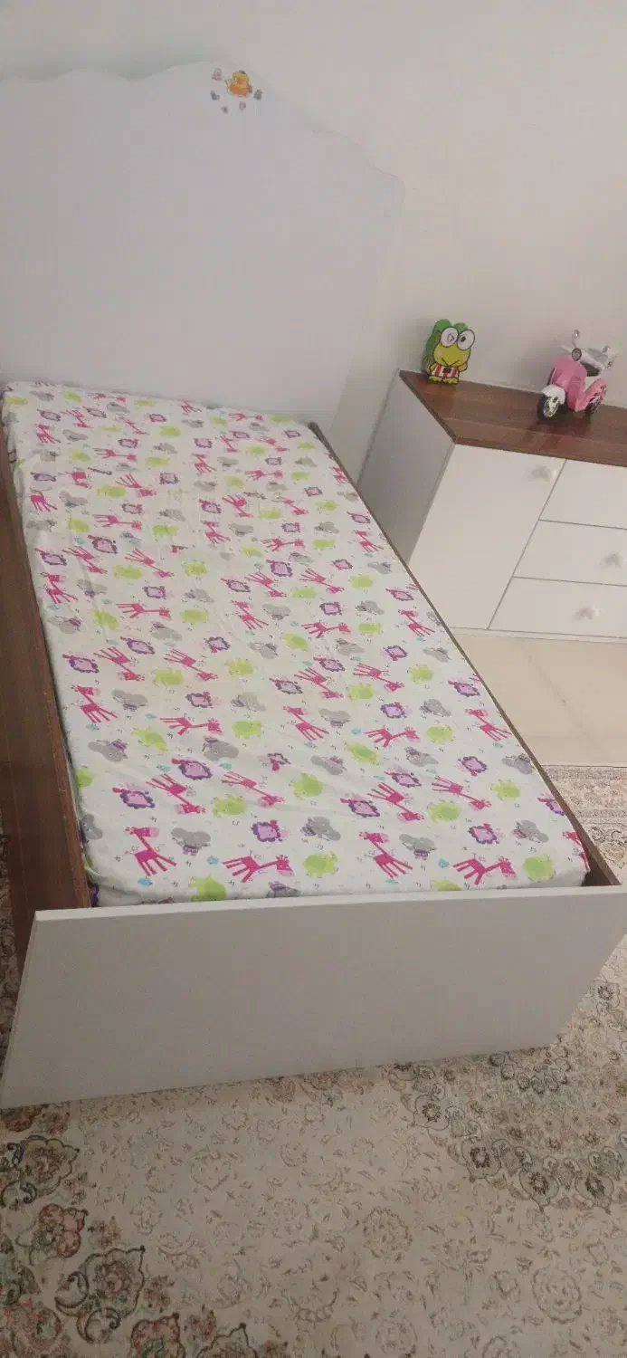 تخت نوزادی و نوجوانی همراه با تشک|تخت و سرویس خواب|تالش, هشتپر|دیوار