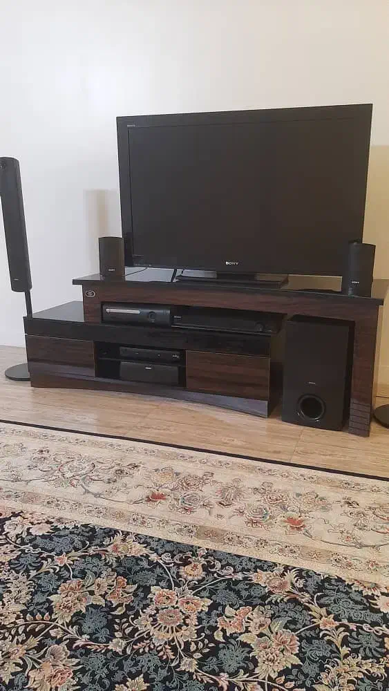 میز تلویزیون ام دی اف|میز تلویزیون|ری, جوانمرد قصاب|دیوار