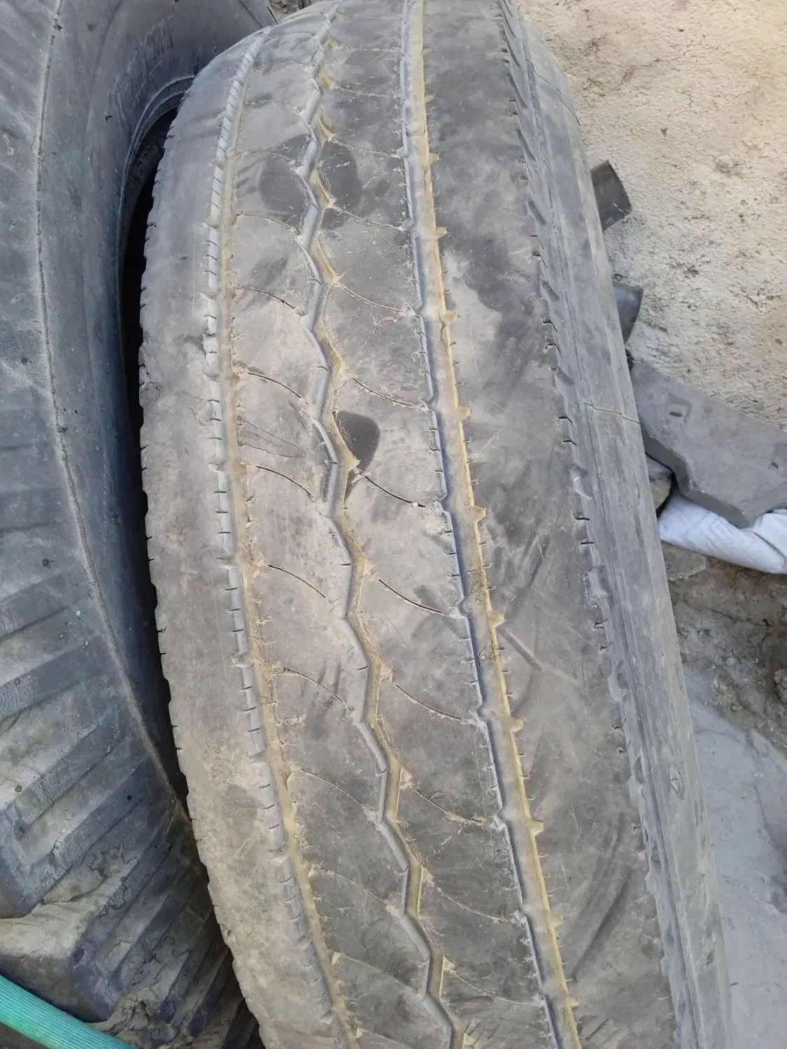 لاستیک 12 24سیمی|قطعات یدکی و لوازم جانبی|بروجرد, |دیوار