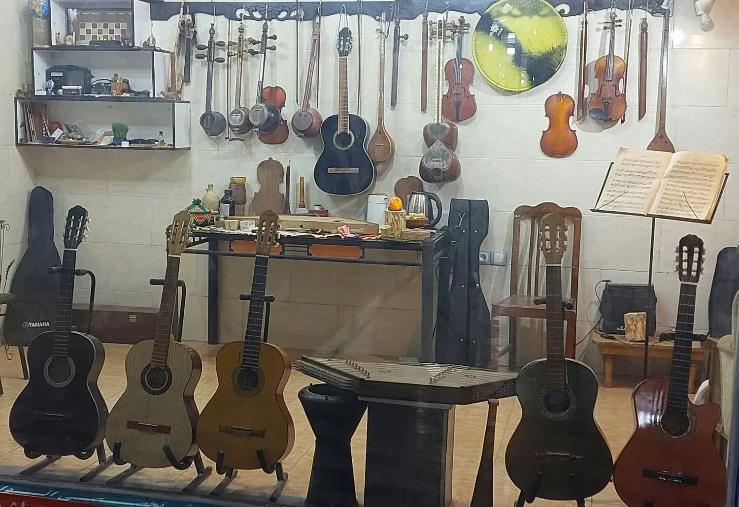 گالری موسیقی گلپا|گیتار، بیس، امپلیفایر|اندیمشک, |دیوار