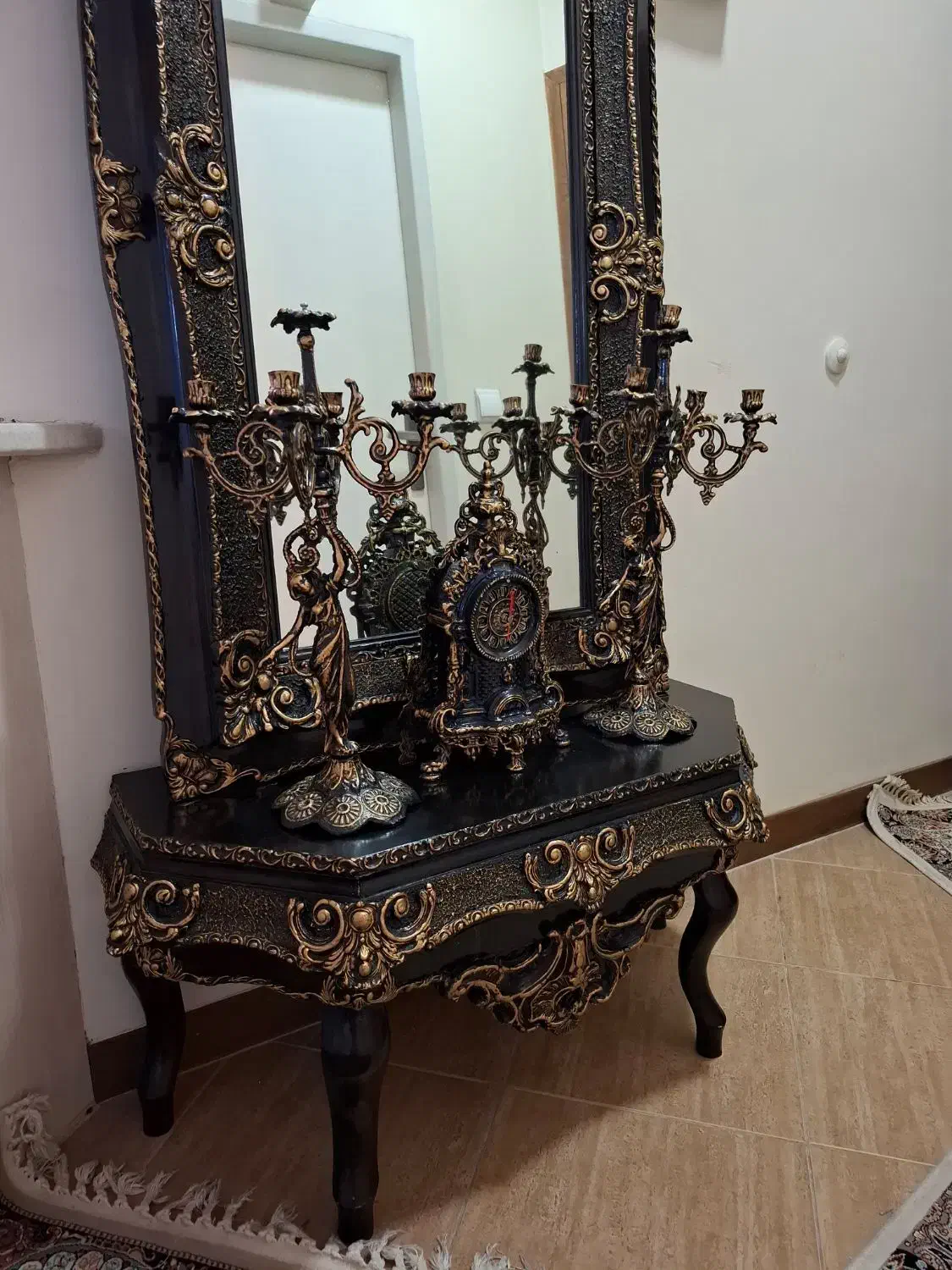 آینه وشمعدان وساعت|بوفه، ویترین، کنسول|اصفهان, سپاهان‌شهر|دیوار