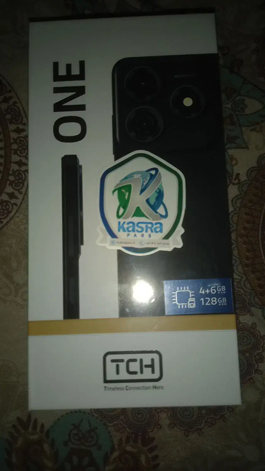 گوشی ردتون|موبایل|تخت, |دیوار