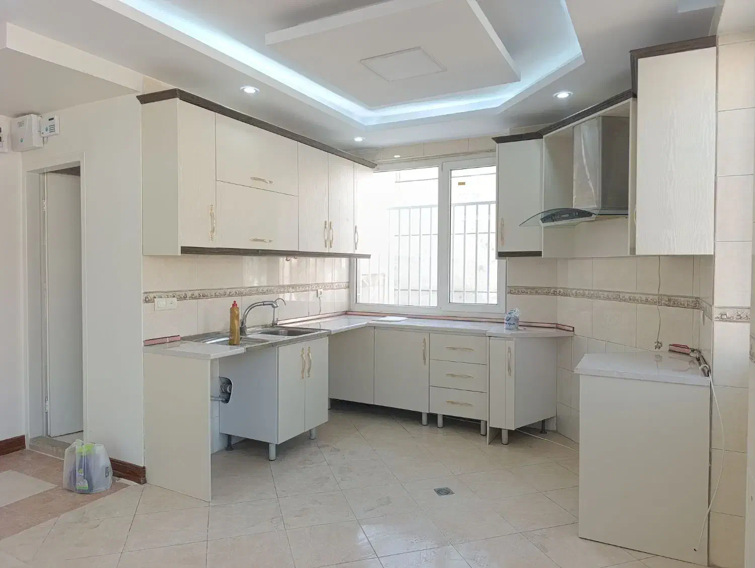 بلوار مینا/125متر/3خواب با امکانات/قابل تبدیل