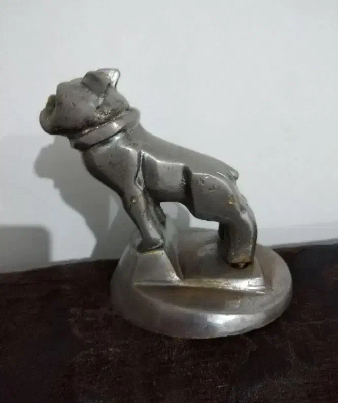 مجسمه ماک|کلکسیون اشیاء عتیقه|رشت, چمارسرا|دیوار