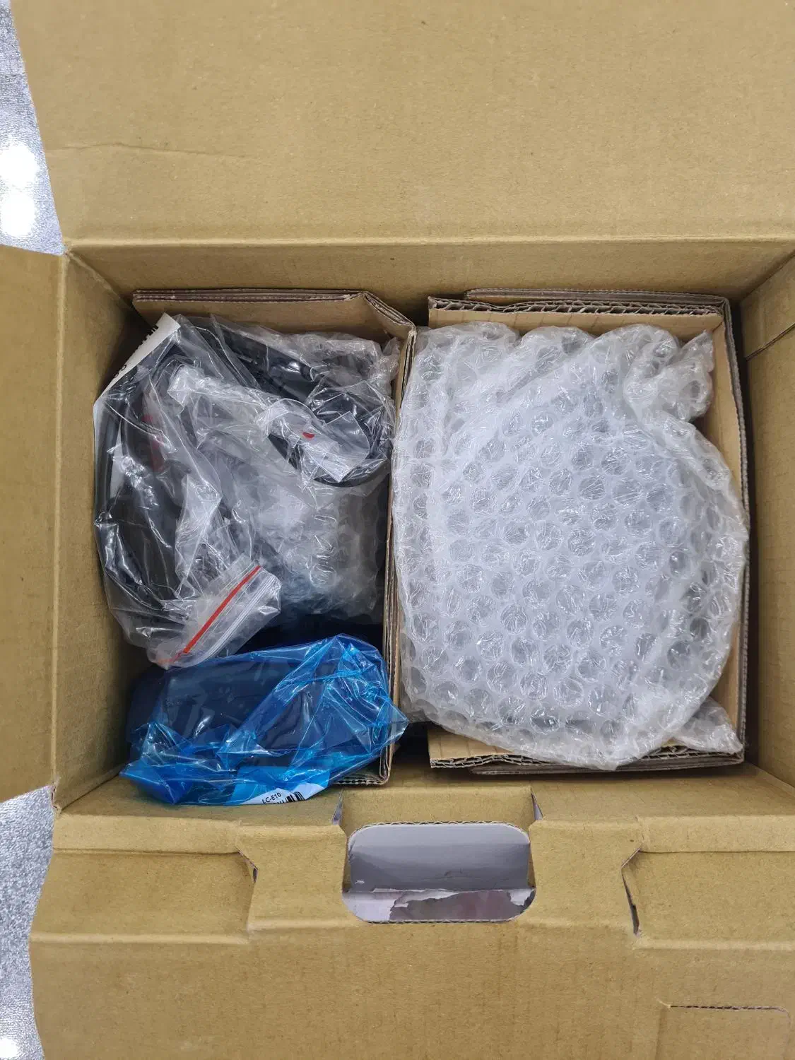 دوربین کانن  Canon EOS 2000D kit EF-S 18-55mm III|دوربین عکاسی و فیلمبرداری|میبد, |دیوار