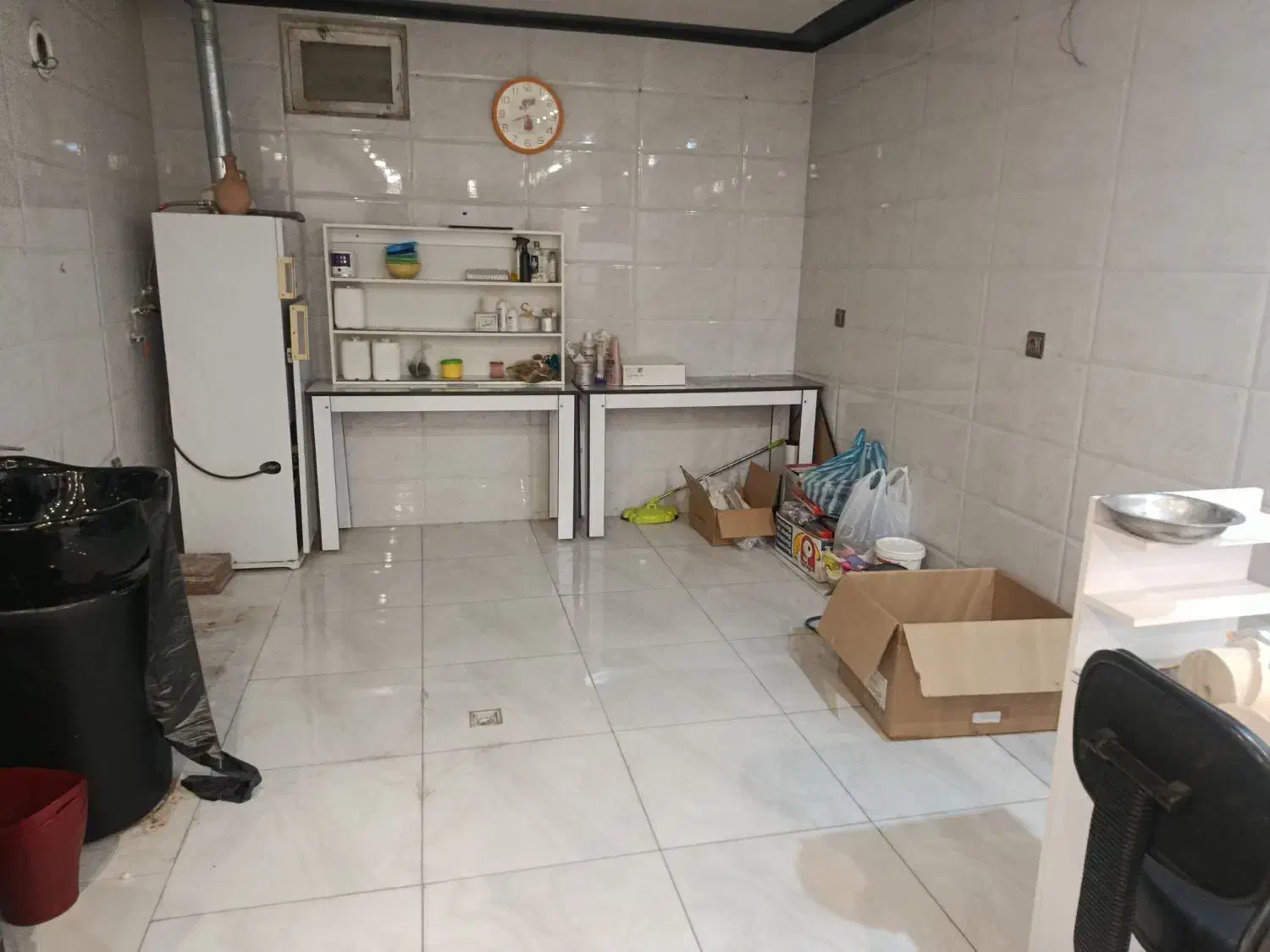 دکور و صندلی ارایشگاه|آرایشگاه و سالنهای زیبایی|کاشان, لتحر|دیوار