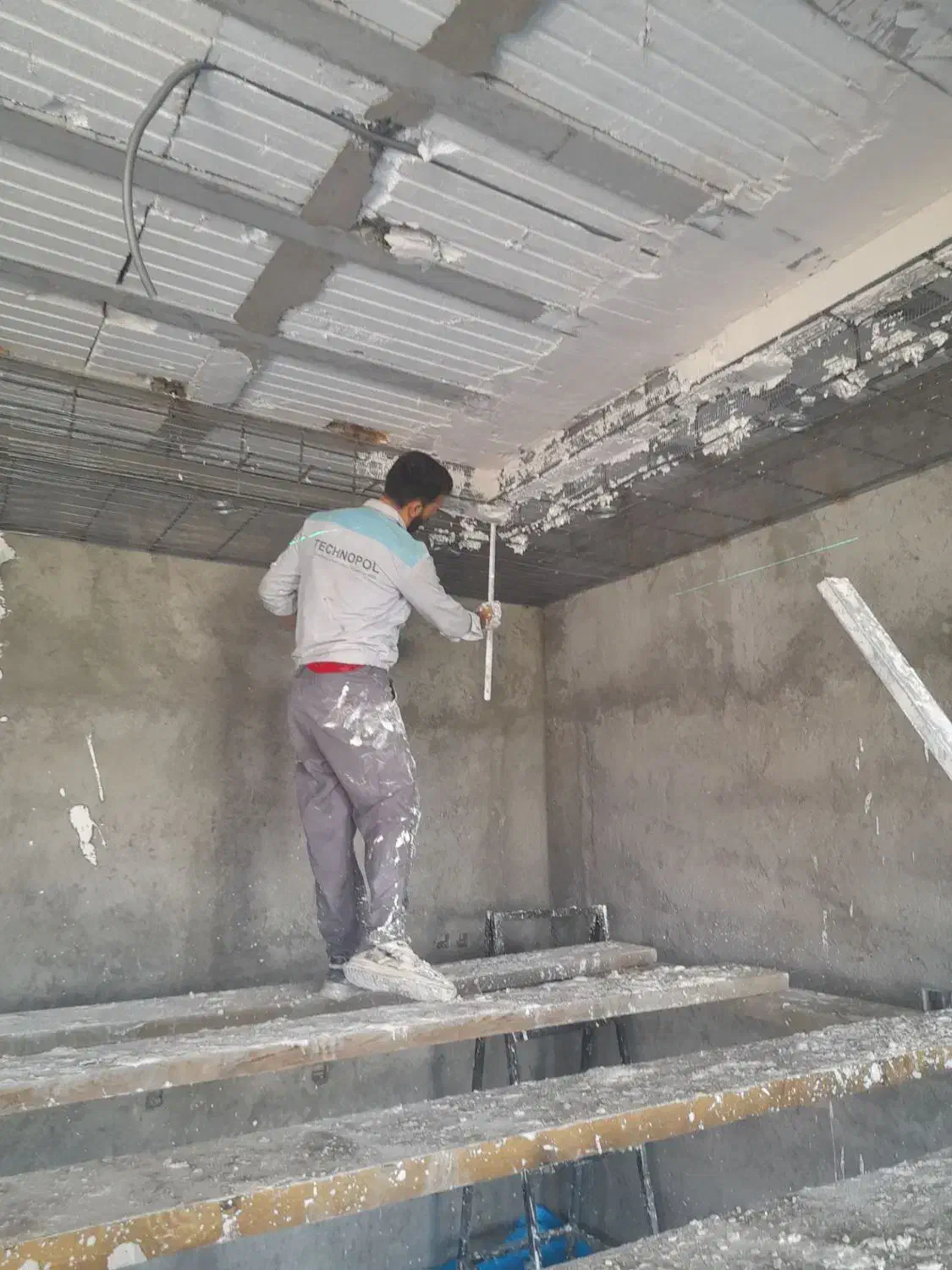 انجام گچ و لکه گیری و....|خدمات پیشه و مهارت|نور, |دیوار