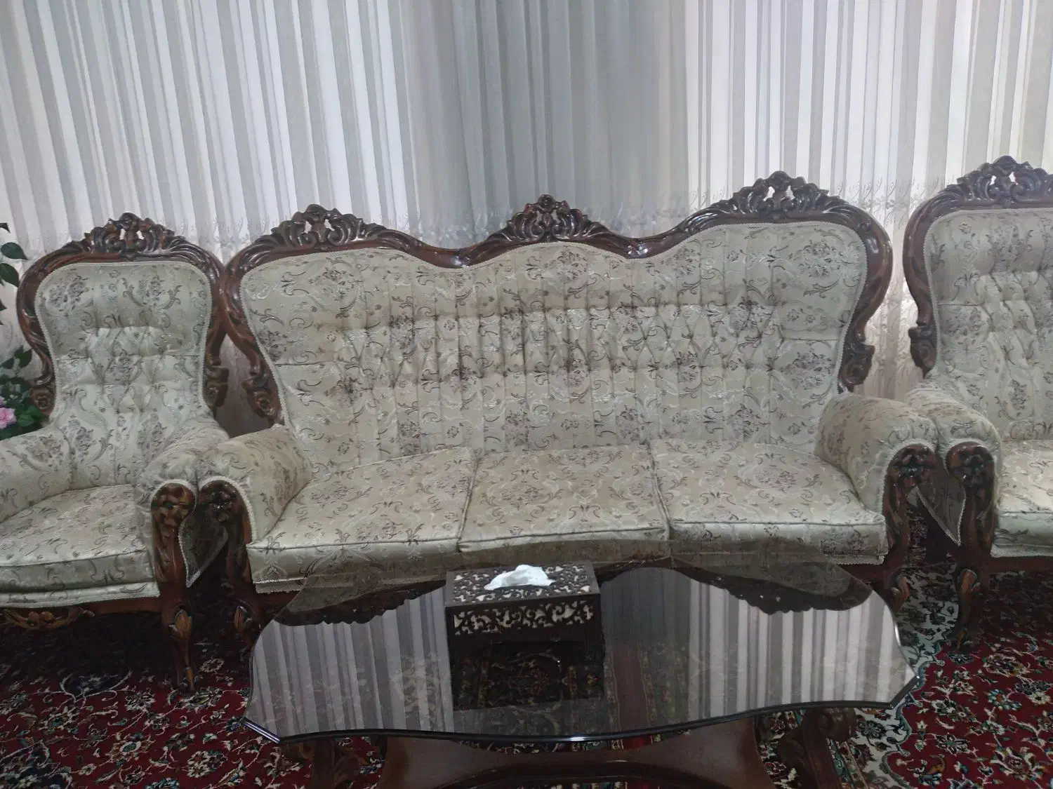 مبلمان ۹ نفره سلطنتی و کلاسیک|مبلمان خانگی و میز عسلی|مشهد, شاهد (شهرک غرب)|دیوار