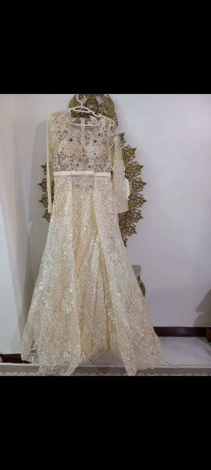 پیراهن مجلسی|لباس|فردیس, نیروگاه برق|دیوار