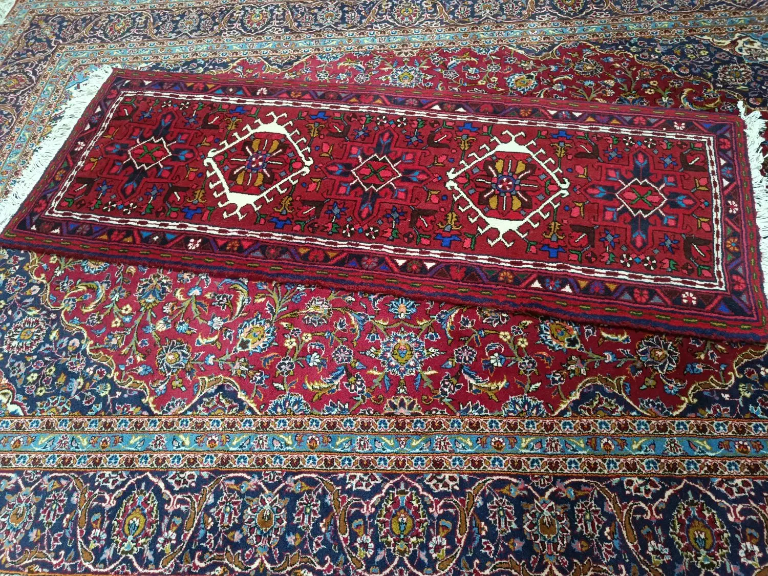 یک عدد فرش دستباف هریس|فرش|میانه, |دیوار