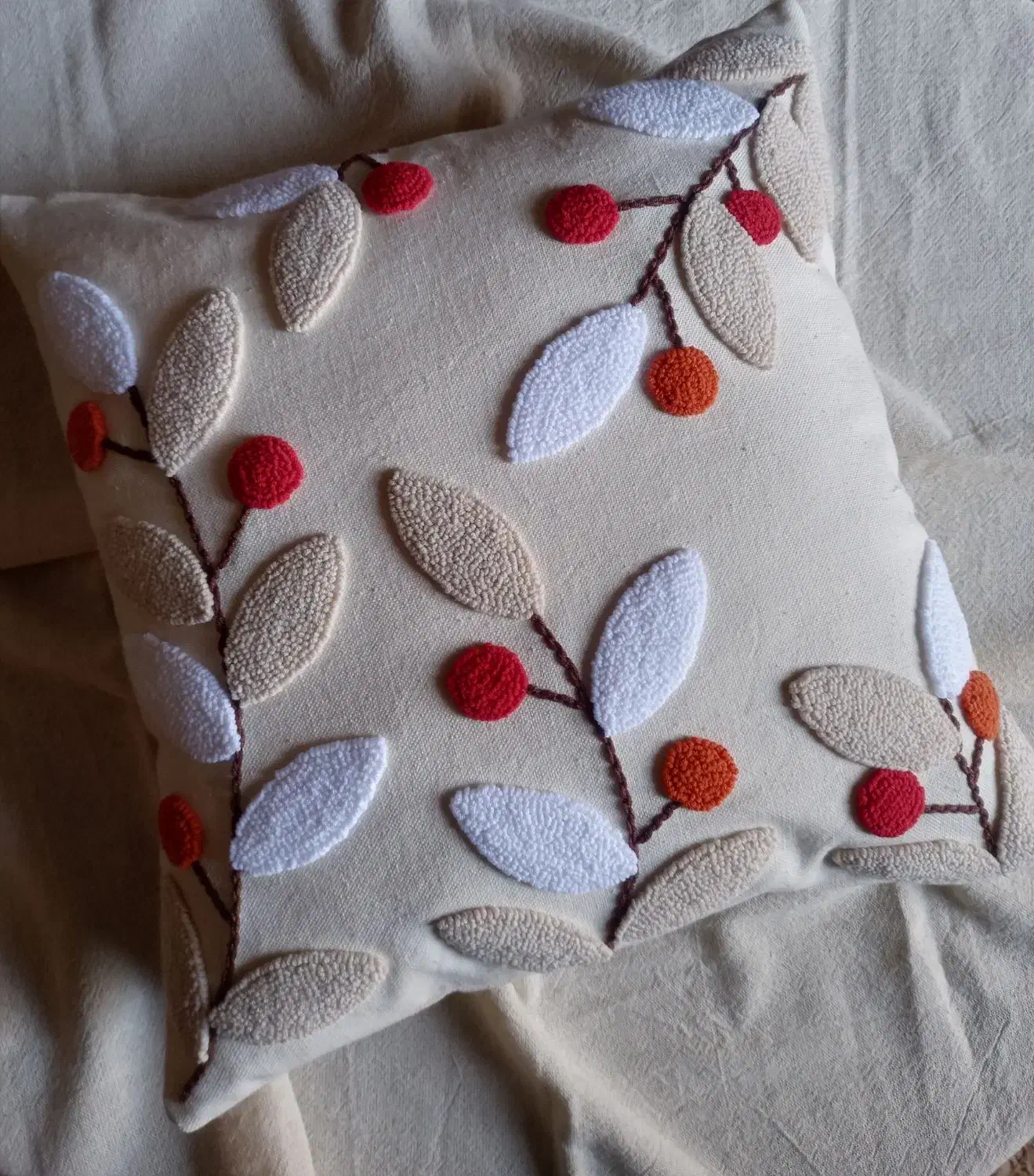 کوسن پانچدوزی|رختخواب، بالش، پتو|تهران, هلال احمر|دیوار