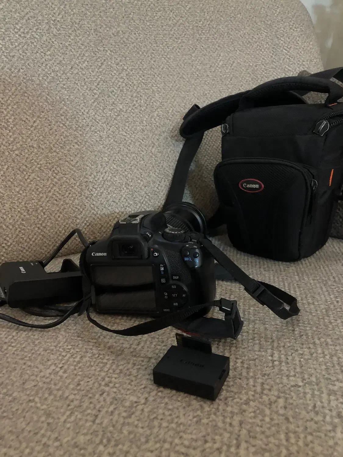 دوربین canon 1300D|دوربین عکاسی و فیلمبرداری|قدس, شهرقدس|دیوار