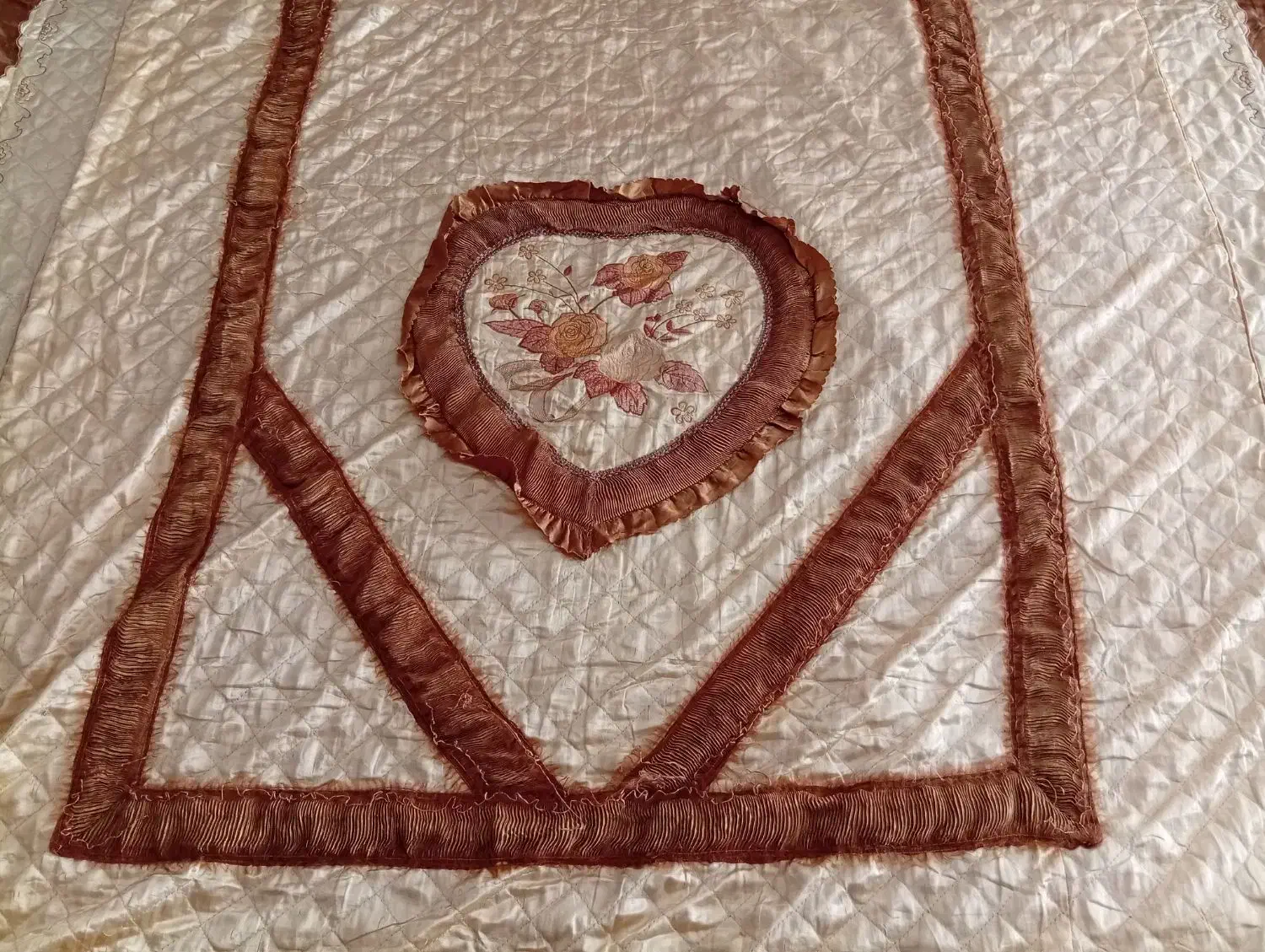 رو تختی طلایی و قهوهای ،جنس ساتن|سرویس روتختی|مراغه, |دیوار