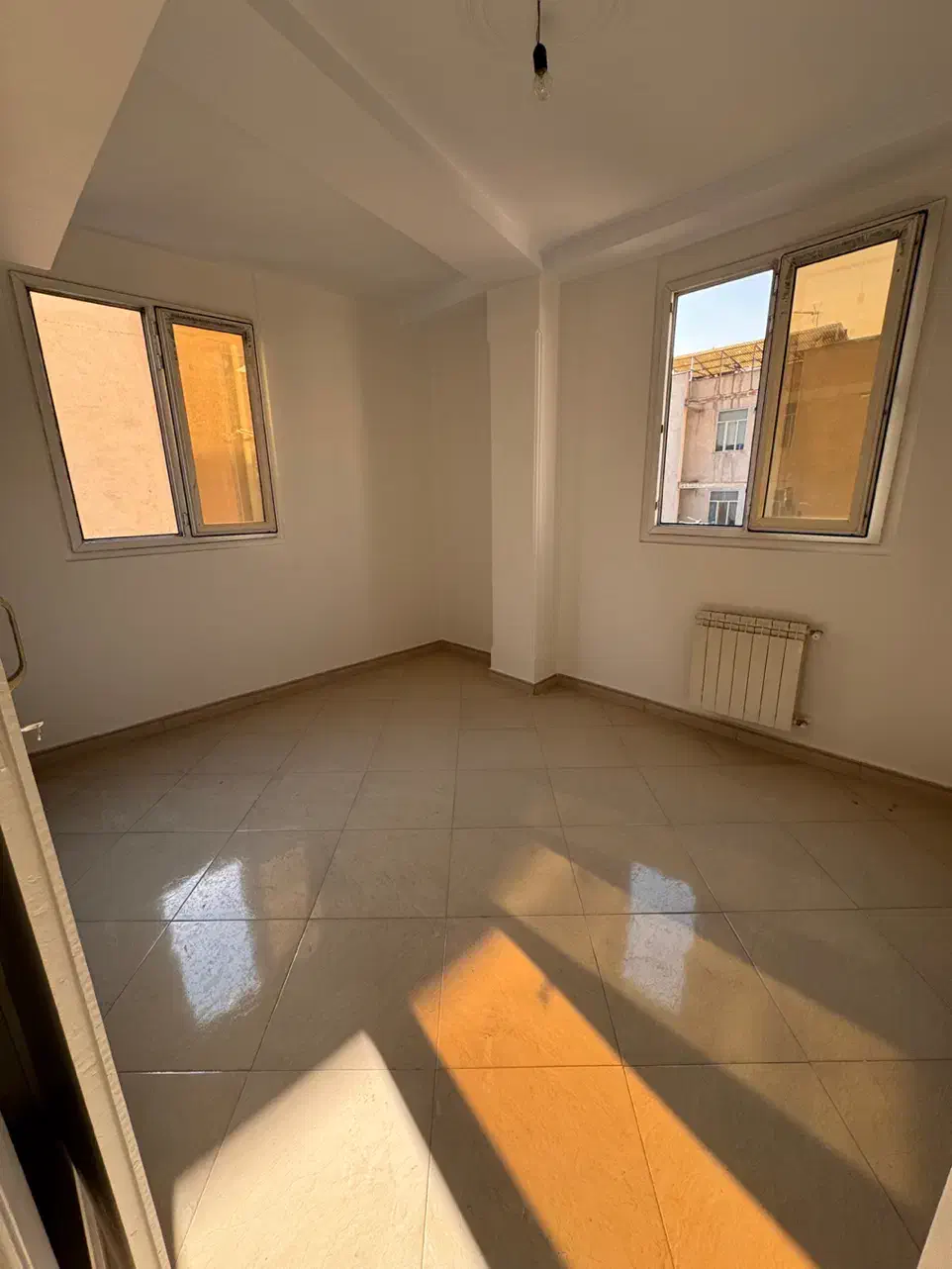 ۹۵متر۲خواب انباری آسانسور بالکن شاپور رنگ و نقاشی