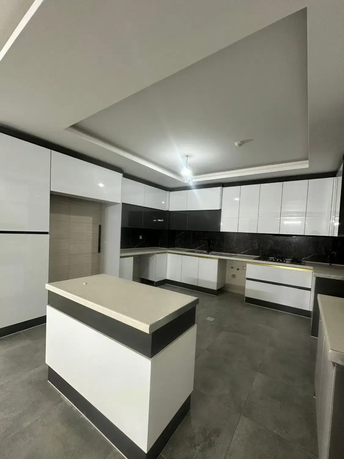 تکواحده۱۴۶متری صفر +۴۵متر حیاط برخیابان/فدک/متری۳۵|فروش آپارتمان|شاهینشهر, فدک|دیوار