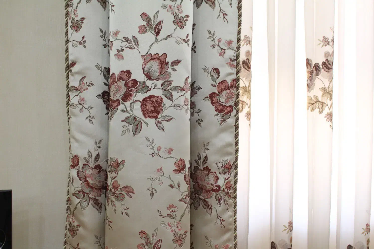 پرده|پرده، رانر، رومیزی|کرج, بنیاد|دیوار