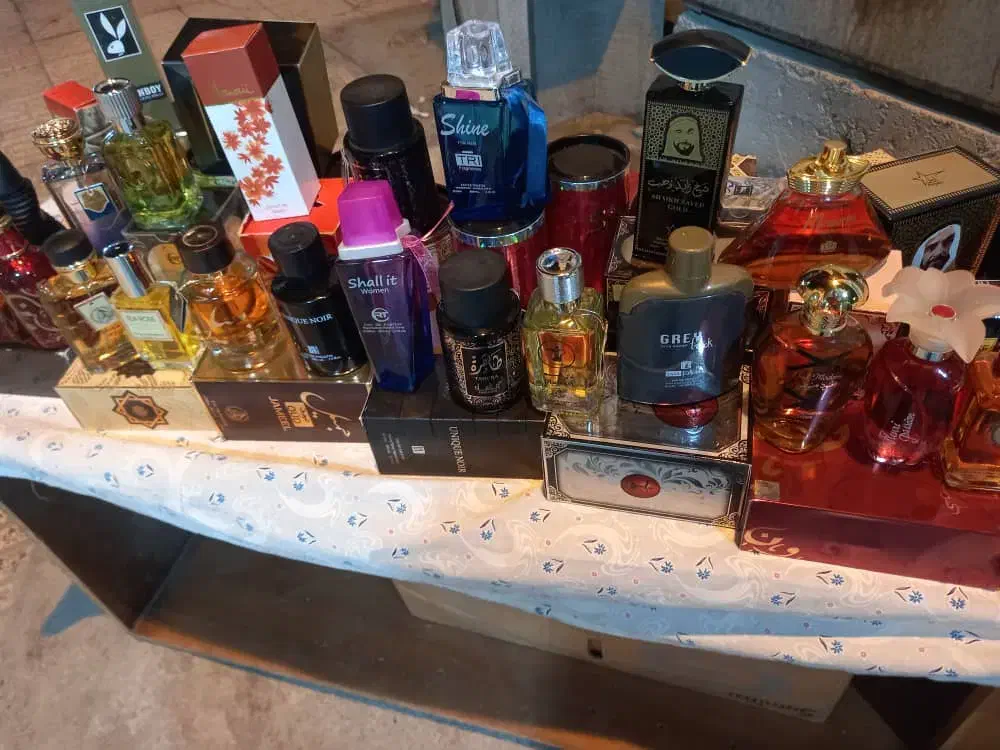 تعدادی عطر و ادکلن به بفروش می‌رسد|آرایشی، بهداشتی، درمانی|میناب, |دیوار