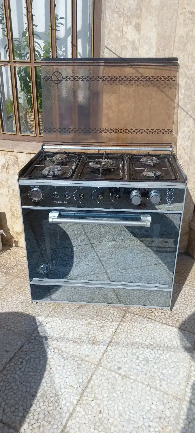 میز غذاخوری و اجاق گاز|اجاق گاز و لوازم برقی پخت‌وپز|صدرا-فارس, فاز ۱|دیوار