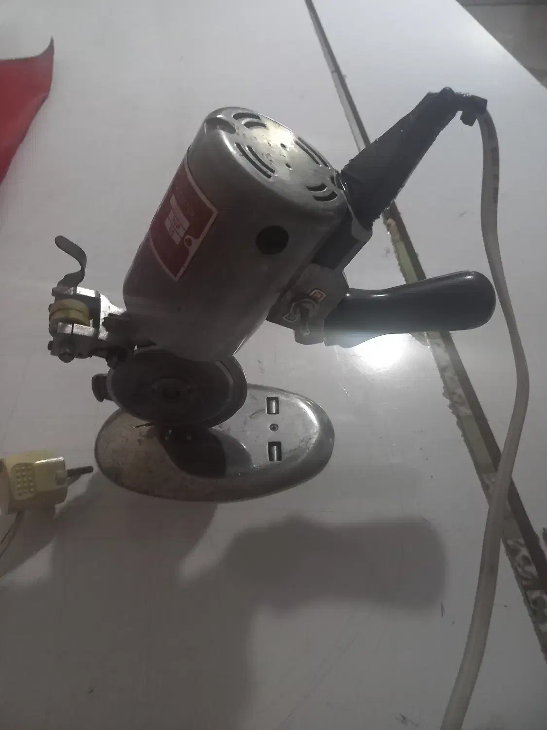 قیچی برقی|لوازم خیاطی و بافتنی|هشتگرد, فاز ۱ مهستان|دیوار