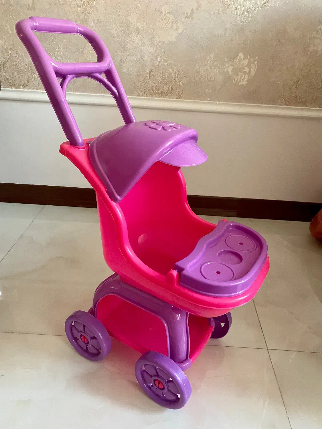 کالسکه عروسک و جرثقیل|اسباب‌بازی بچه|قم, باجک یک|دیوار