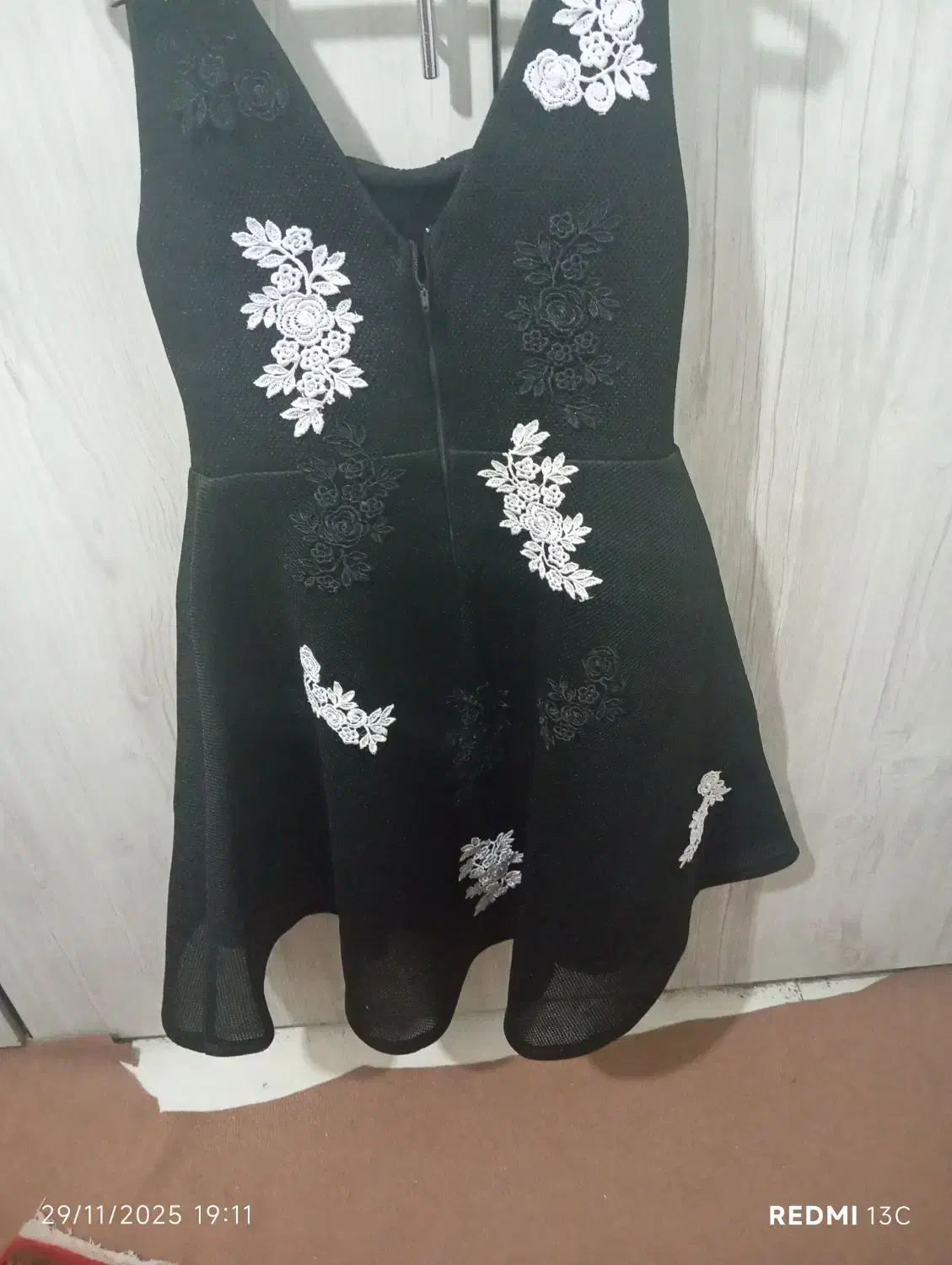 لباس مجلسی|لباس|مشکین‌دشت, |دیوار