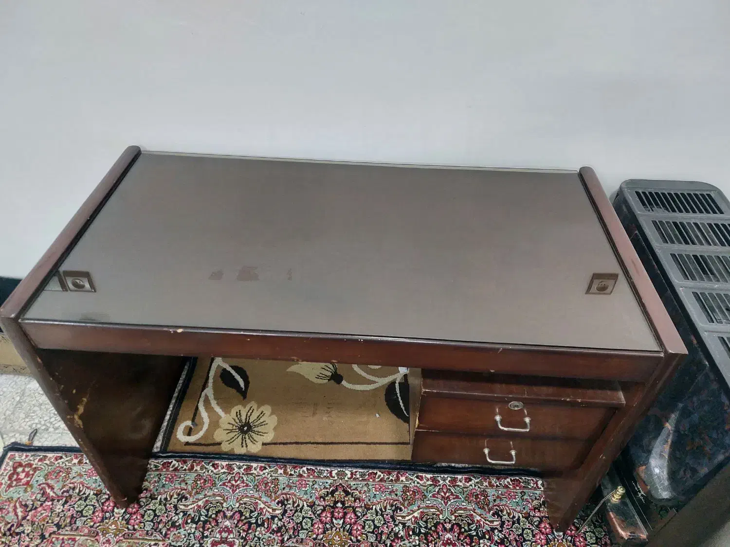 گلیم فرش.میز تحریر .کابینت زیر گاز.قفسه کتابخانه|مبلمان خانگی و میز عسلی|همدان, |دیوار