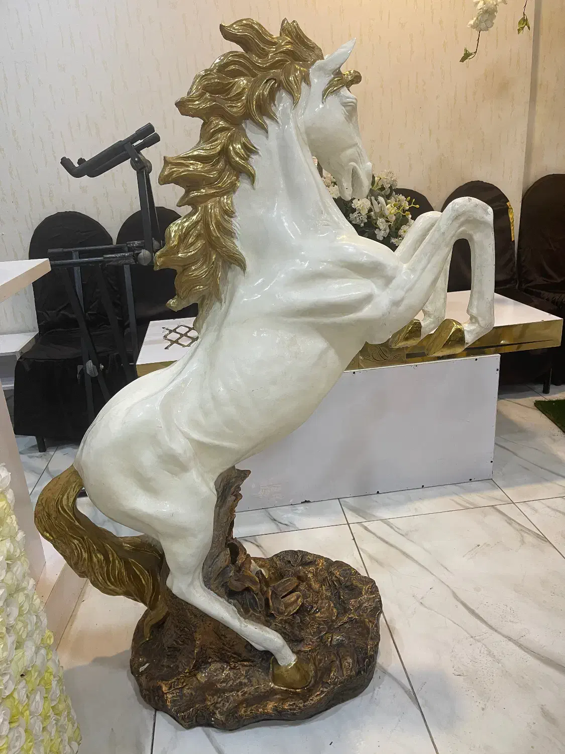مجسمه اسب سفید|مجسمه، تندیس، ماکت|اهواز, کیانپارس |دیوار