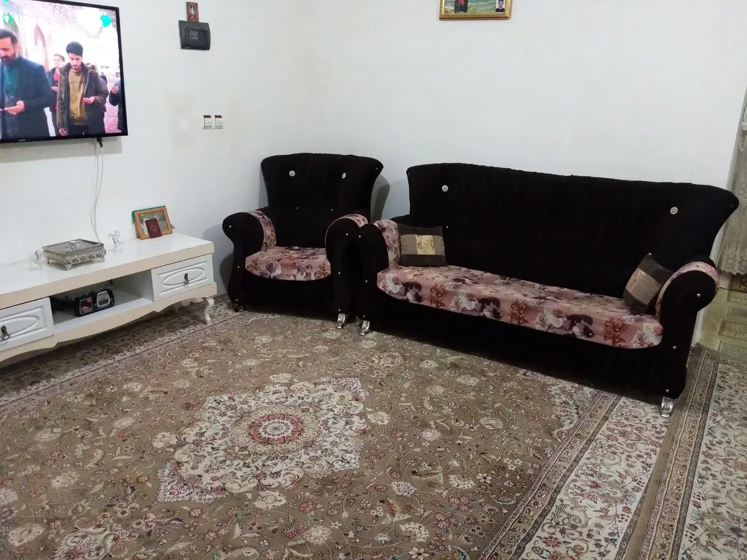 مبل 7نفره و میزه 4نفره|مبلمان خانگی و میز عسلی|شیروان (خراسان), |دیوار