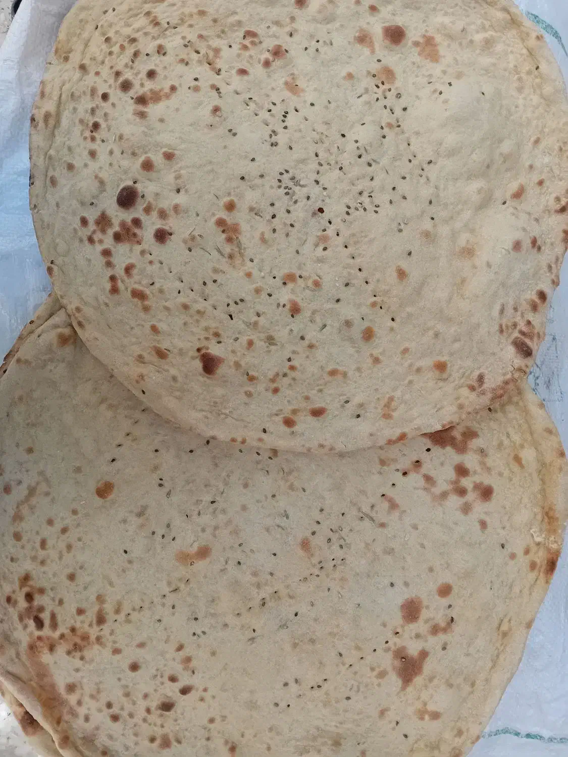 نان خانگی با آرد بومی سبوسدار|خوردنی و آشامیدنی|اصفهان, شاه پسند|دیوار